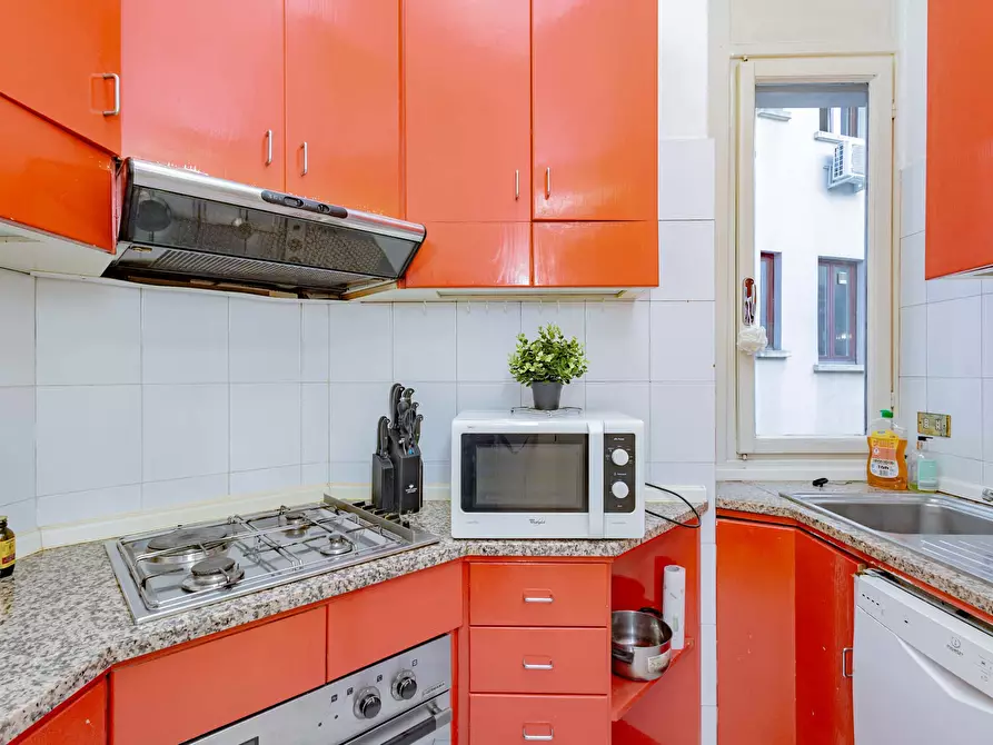 Immagine 16 di Camera in affitto  in Via Cesare Battisti13 a Milano