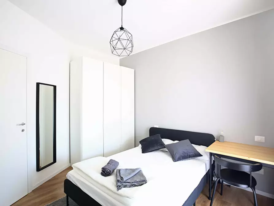 Immagine 3 di Camera in affitto  in Via Benjamin Constant6 a Milano