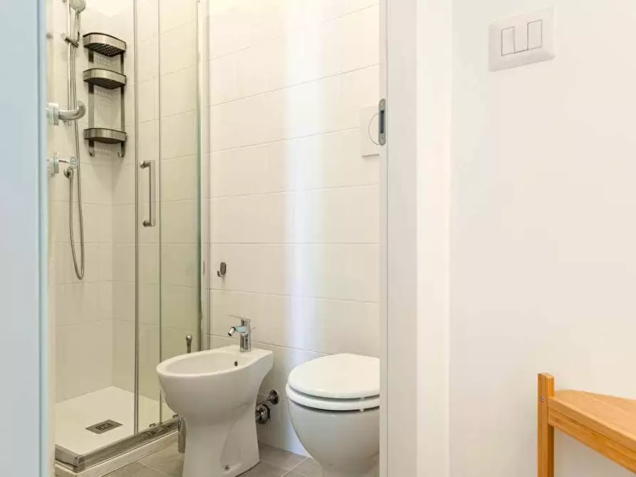 Immagine 15 di Camera in affitto  in Via Lorenteggio80 a Milano