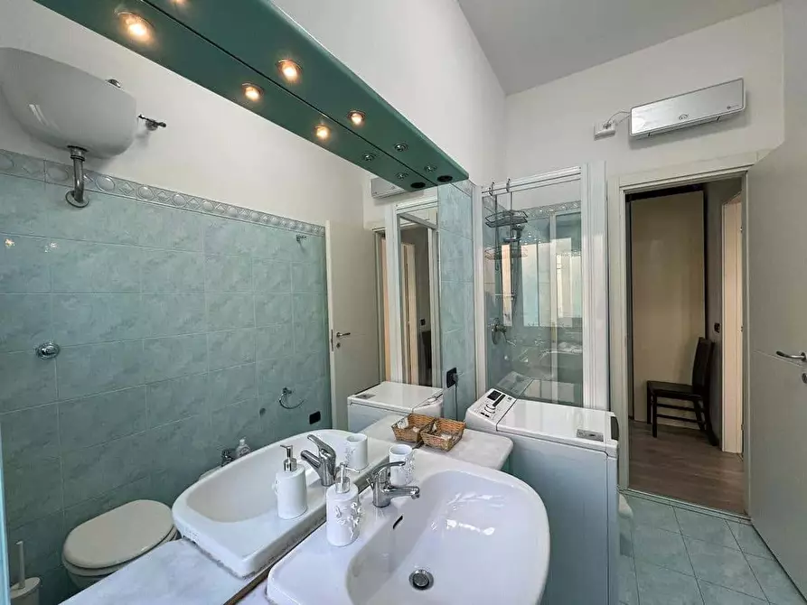 Immagine 15 di Appartamento in affitto  in Via dei Faggi93 a Roma