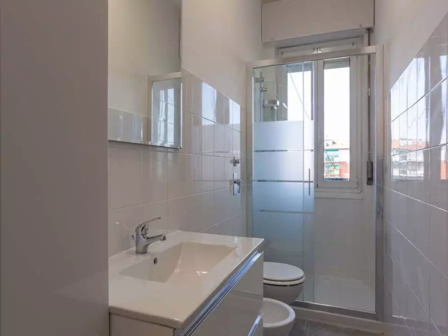 Immagine 35 di Camera in affitto  in Viale San Gimignano4 a Milano