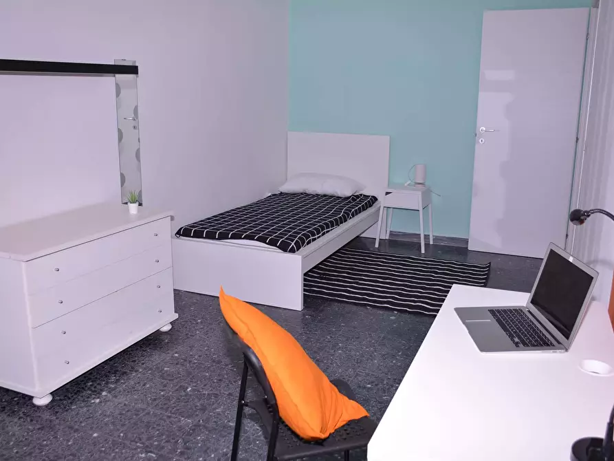 Immagine 1 di Camera in affitto  in Via Ingurtosu9 a Cagliari