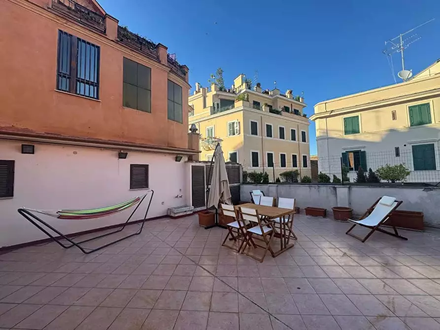 Immagine 15 di Appartamento in affitto  in Via dei Fienili43 a Roma