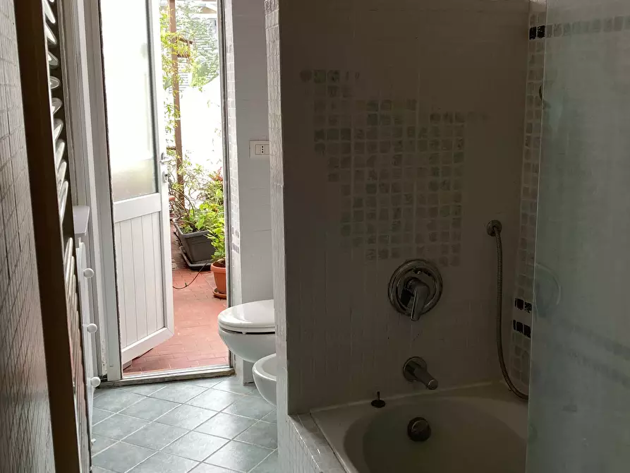 Immagine 18 di Appartamento in affitto  in Via Monte Nevoso8 a Milano