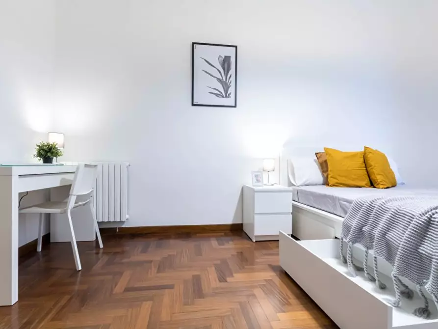 Immagine 2 di Camera in affitto  in Viale Regina Margherita33 a Milano