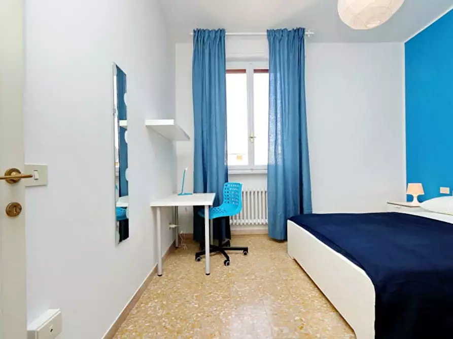 Immagine 5 di Camera in affitto  in Via Vincenzo Bellini56 a Firenze