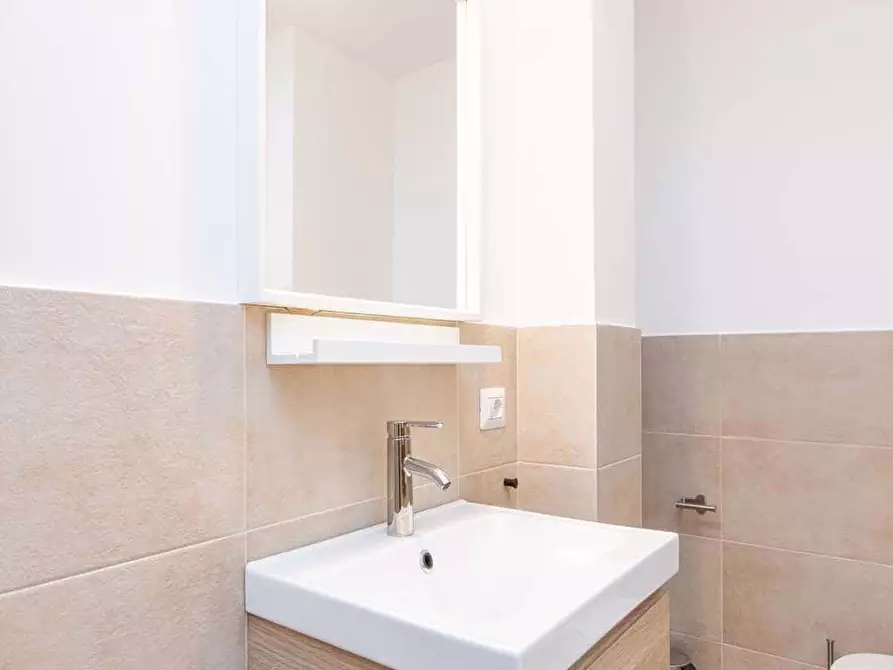 Immagine 27 di Camera in affitto  in Viale Sondrio7 a Milano