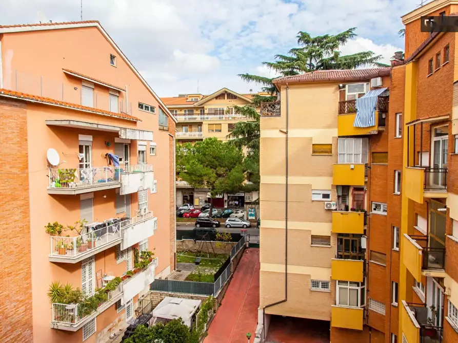 Immagine 10 di Camera in affitto  in Viale Jonio2 a Roma