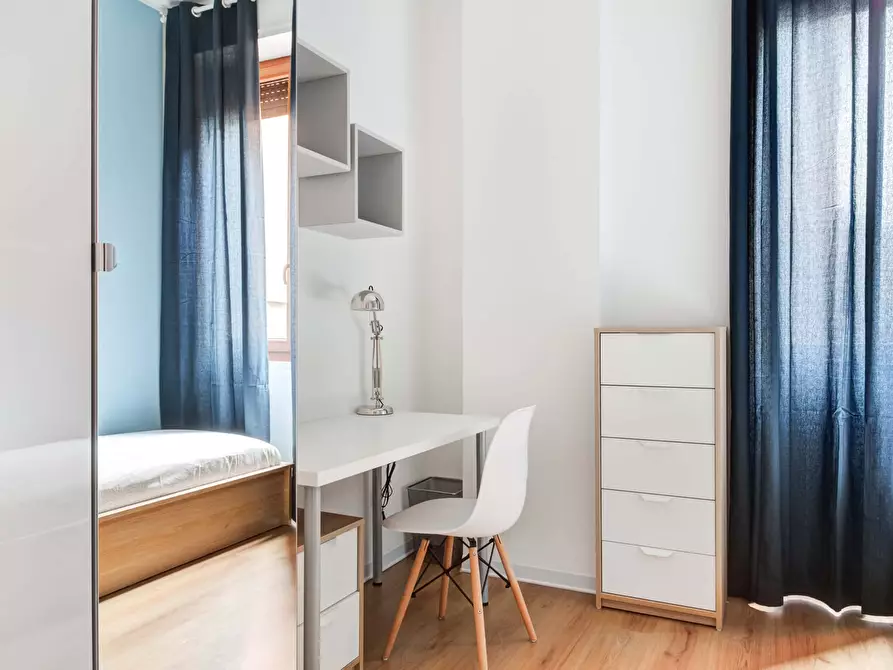 Immagine 3 di Camera in affitto  in Via Stromboli1 a Milano