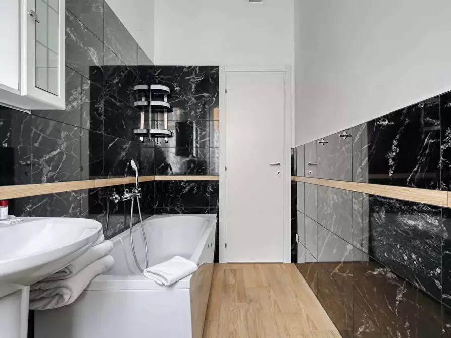 Immagine 27 di Appartamento in affitto  in Via Antonio Banfi a Milano