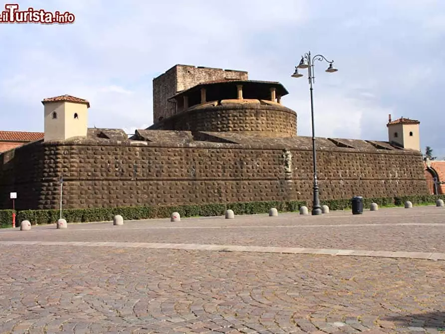 Immagine 19 di Camera in affitto  in Via Cassia29 a Firenze