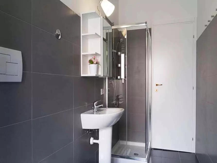 Immagine 2 di Camera in affitto  in Viale Coni Zugna27 a Milano