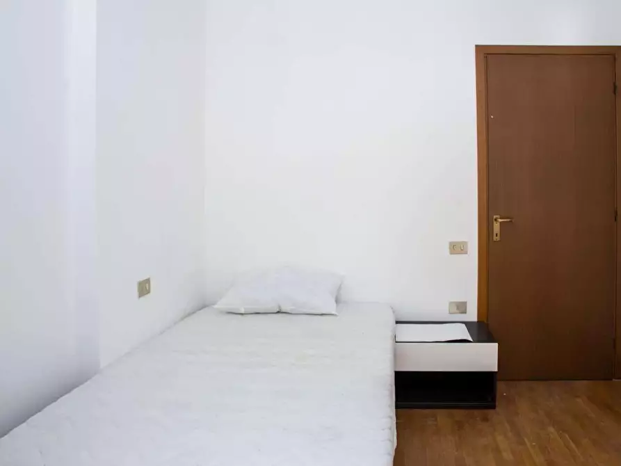 Immagine 27 di Camera in affitto  in Via Nicola Romeo a Milano