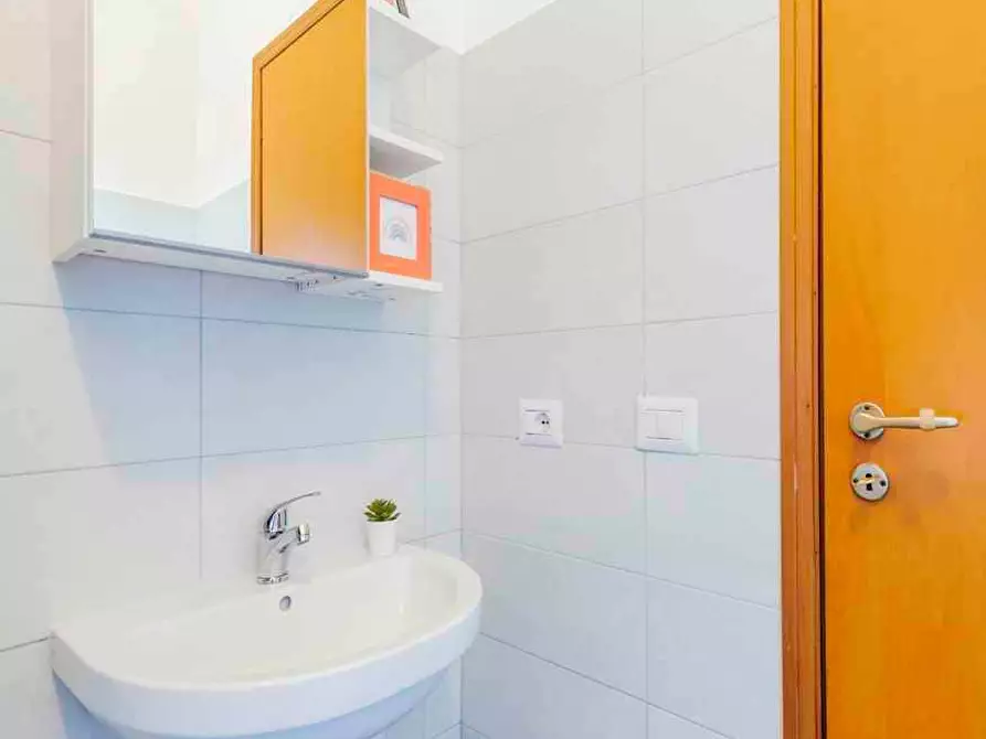 Immagine 13 di Camera in affitto  in Via Fiume delle Perle146 a Roma