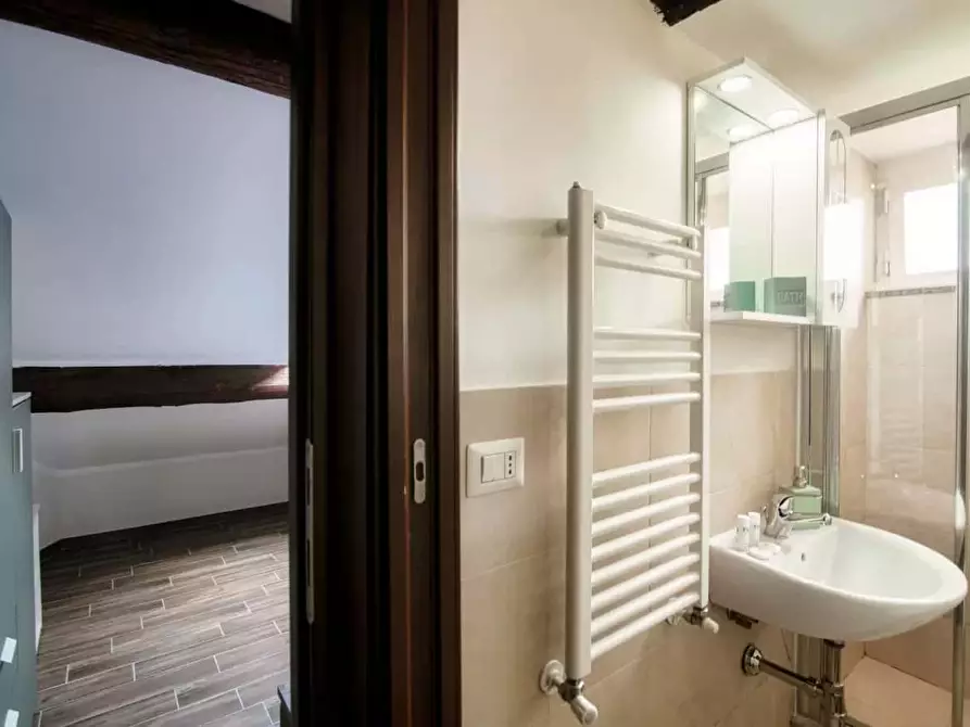 Immagine 30 di Appartamento in affitto  in Viale Nazario Sauro a Milano