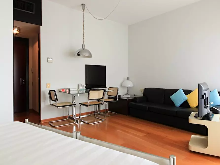 Immagine 1 di Appartamento in affitto  in Via Pantano8 a Milano
