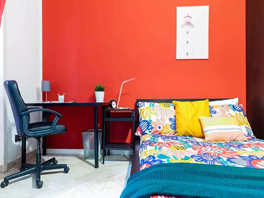 Immagine 5 di Camera in affitto  in Via Andrea Solari43/2 a Milano