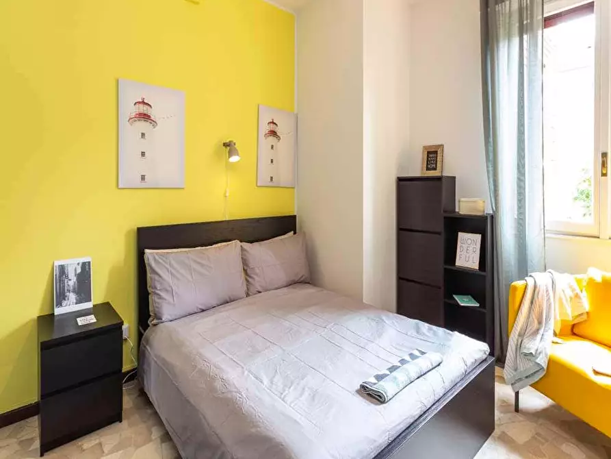 Immagine 2 di Camera in affitto  in Via Lorenteggio80 a Milano