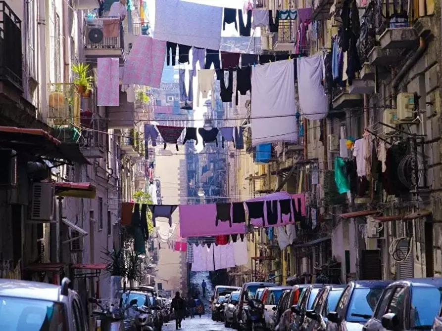 Immagine 58 di Camera in affitto  in Via dei Tribunali268 a Napoli