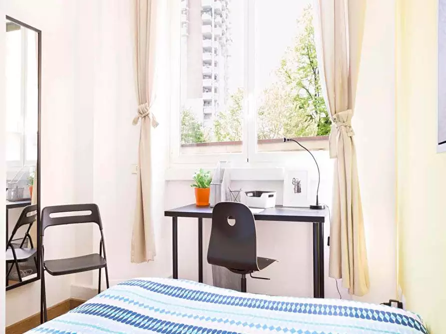 Immagine 3 di Camera in affitto  in Via Legnone15 a Milano