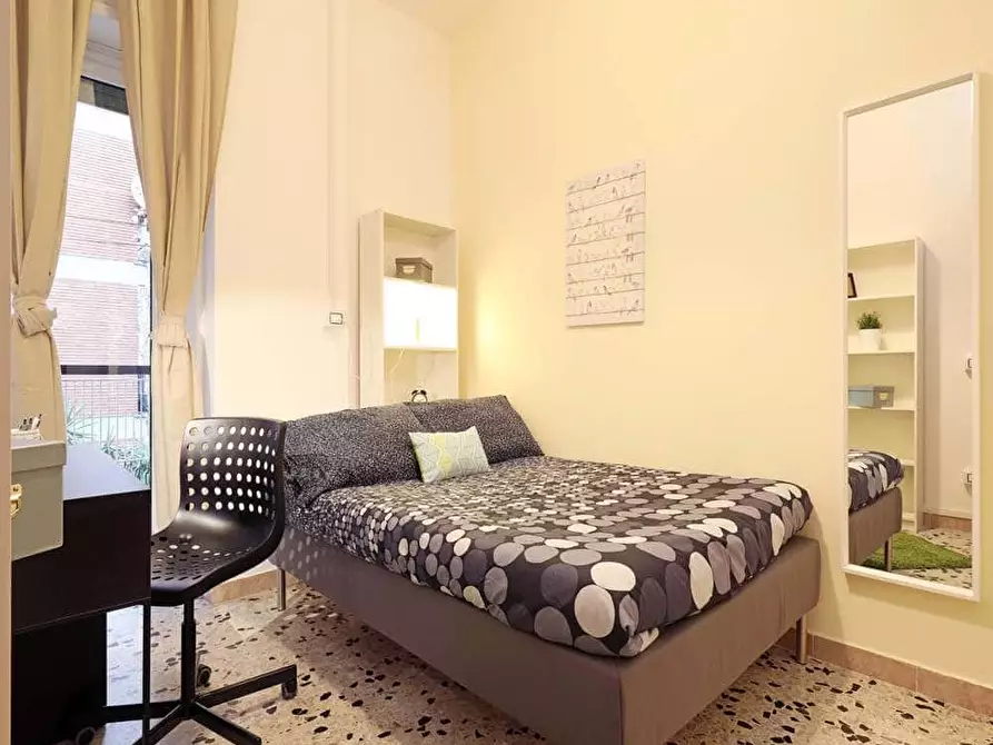 Immagine 4 di Camera in affitto  in Via Oderisi da Gubbio198 a Roma