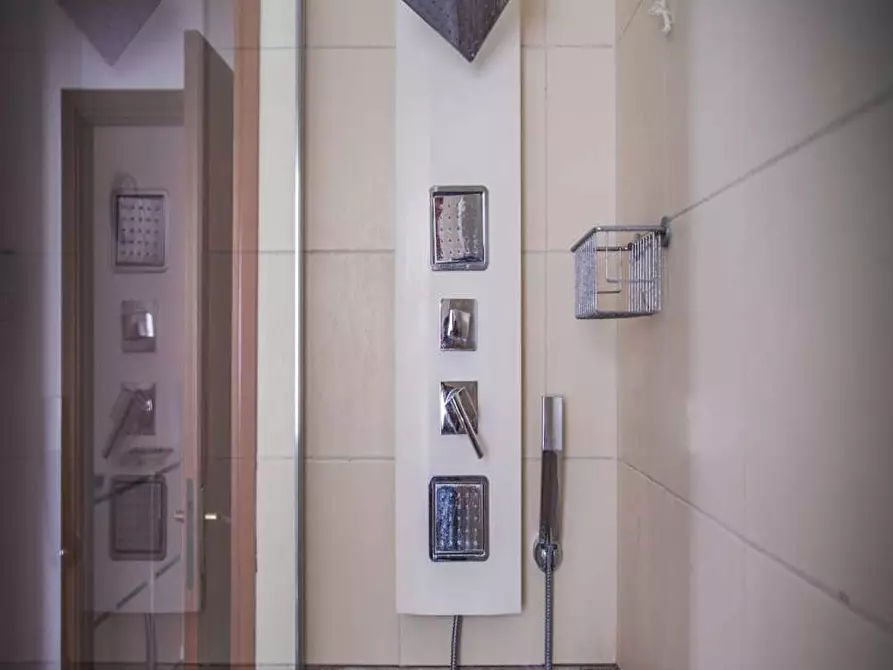 Immagine 7 di Camera in affitto  in Via Valassina7 a Milano