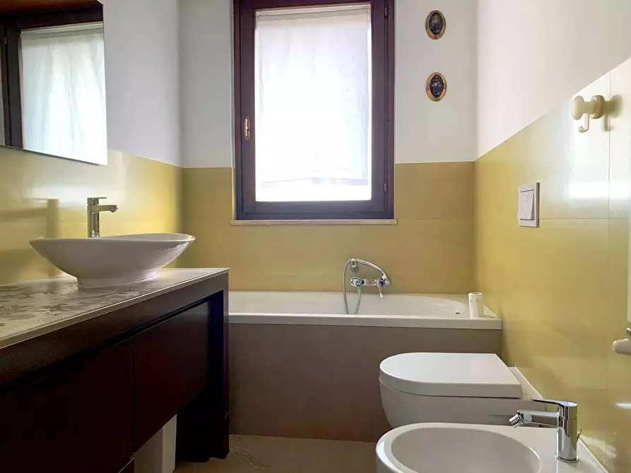 Immagine 10 di Appartamento in affitto  in Viale della Grande Muraglia59 a Roma