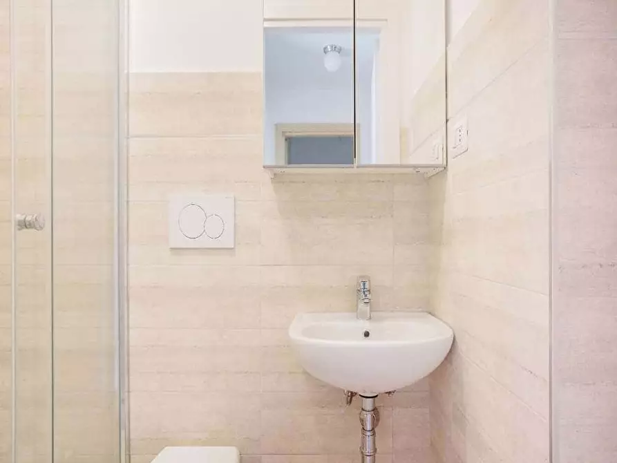 Immagine 15 di Camera in affitto  in Viale Tunisia13 a Milano