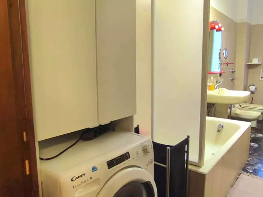 Immagine 20 di Appartamento in affitto  in Via Tavazzano a Milano