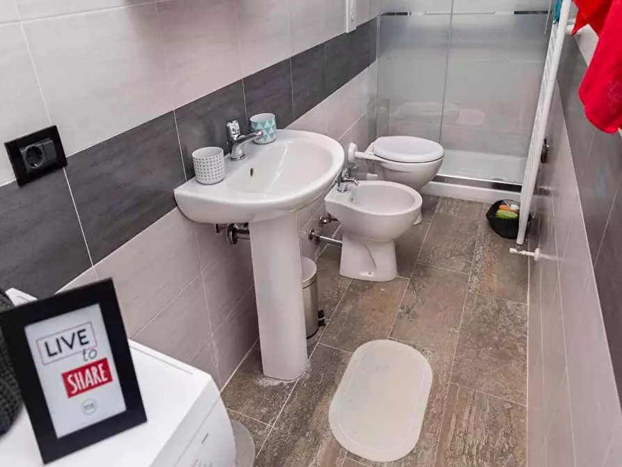 Immagine 14 di Camera in affitto  in Via Giulio Tarra1 a Milano