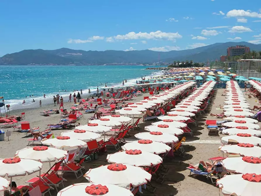 Immagine 26 di Appartamento in affitto  in Piazza Nuova Italia a Ceriale