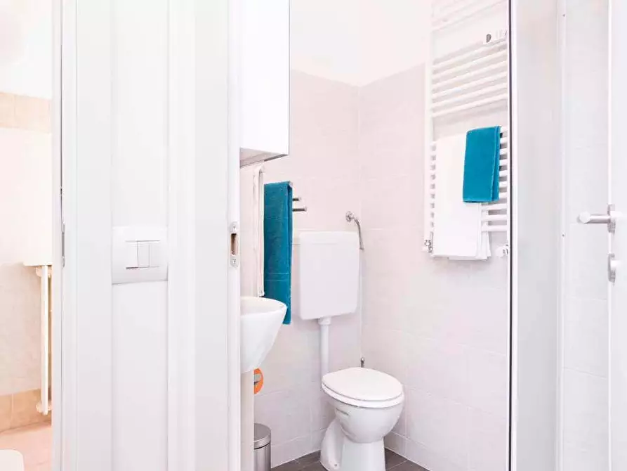 Immagine 26 di Camera in affitto  in Via Legnone15 a Milano