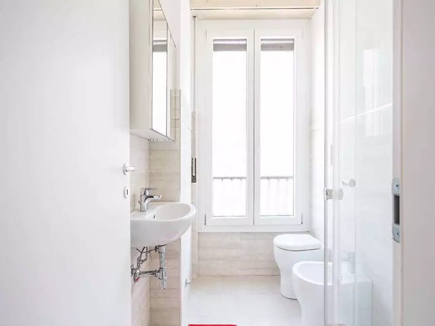 Immagine 12 di Camera in affitto  in Viale Tunisia13 a Milano