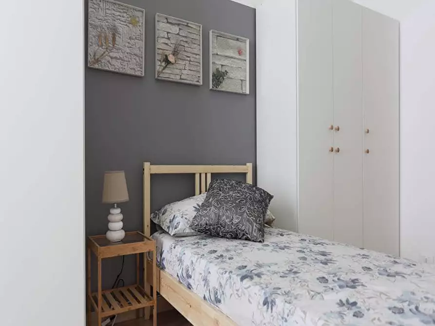 Immagine 1 di Camera in affitto  in Viale Romagna5 a Milano