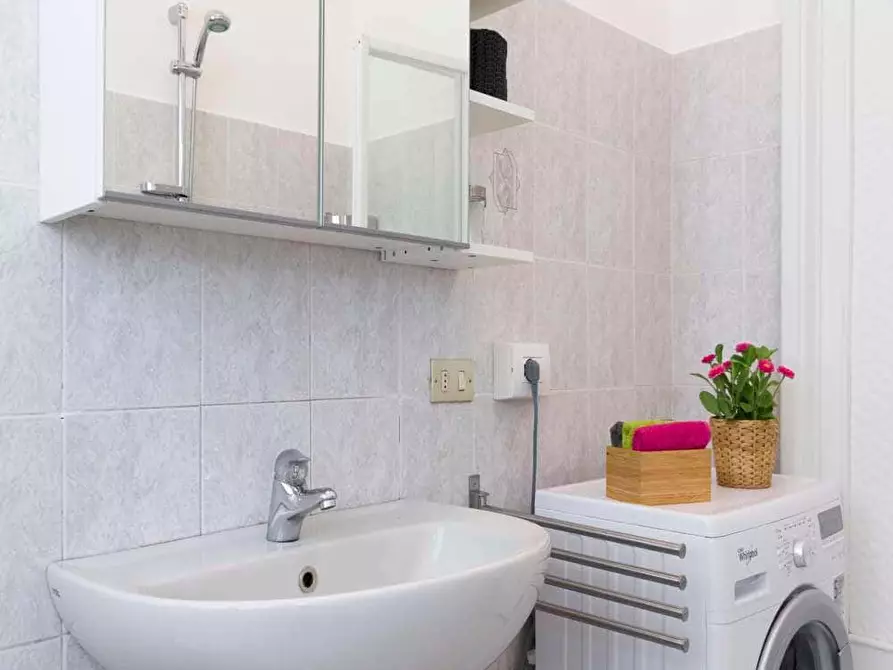 Immagine 25 di Camera in affitto  in Via Tarquinio Prisco3 a Milano