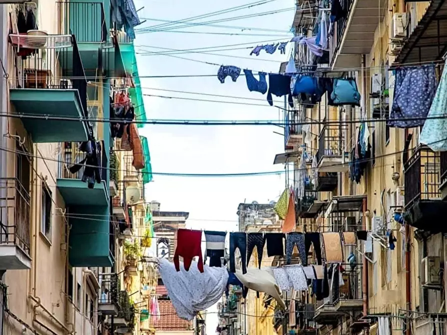 Immagine 39 di Camera in affitto  in Via dei Tribunali268 a Napoli