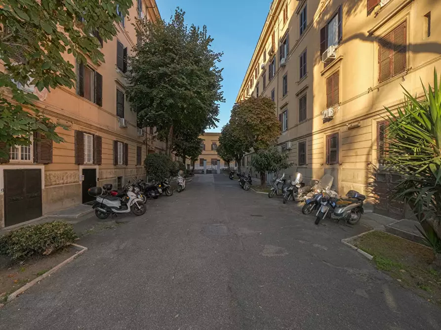 Immagine 12 di Appartamento in affitto  in Via del Commercio12 a Roma
