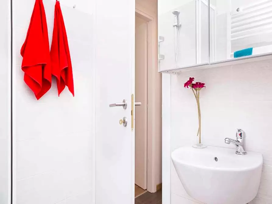 Immagine 44 di Camera in affitto  in Via Legnone15 a Milano