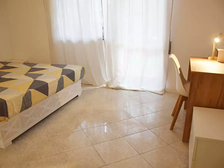 Immagine 2 di Camera in affitto  in Via Canzone del Piave51 a Roma