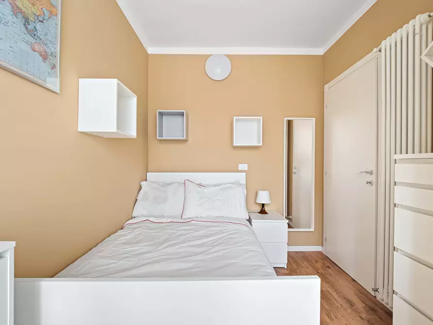 Immagine 2 di Camera in affitto  in Via Isaac Newton18b a Milano