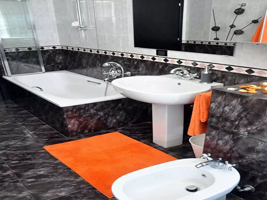 Immagine 22 di Camera in affitto  in Via Gustavo Fara39 a Milano