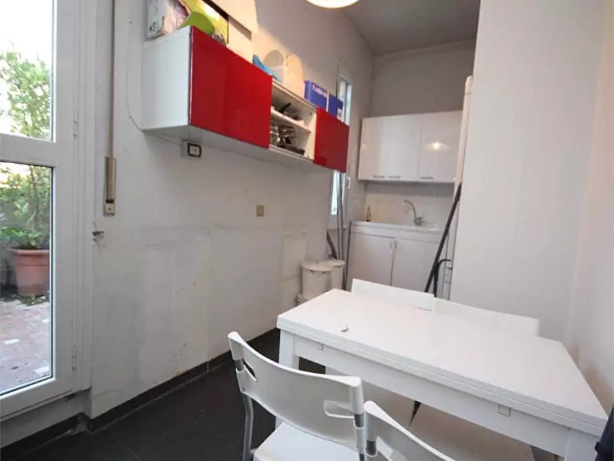 Immagine 10 di Camera in affitto  in Via Volterra12 a Milano