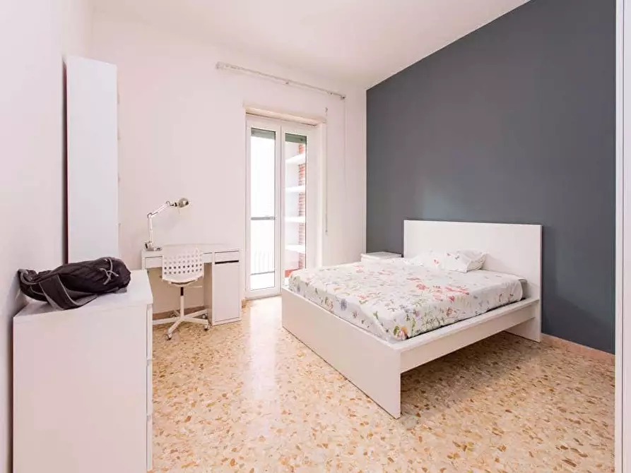Immagine 1 di Camera in affitto  in Via Oderisi Da Gubbio198 a Roma