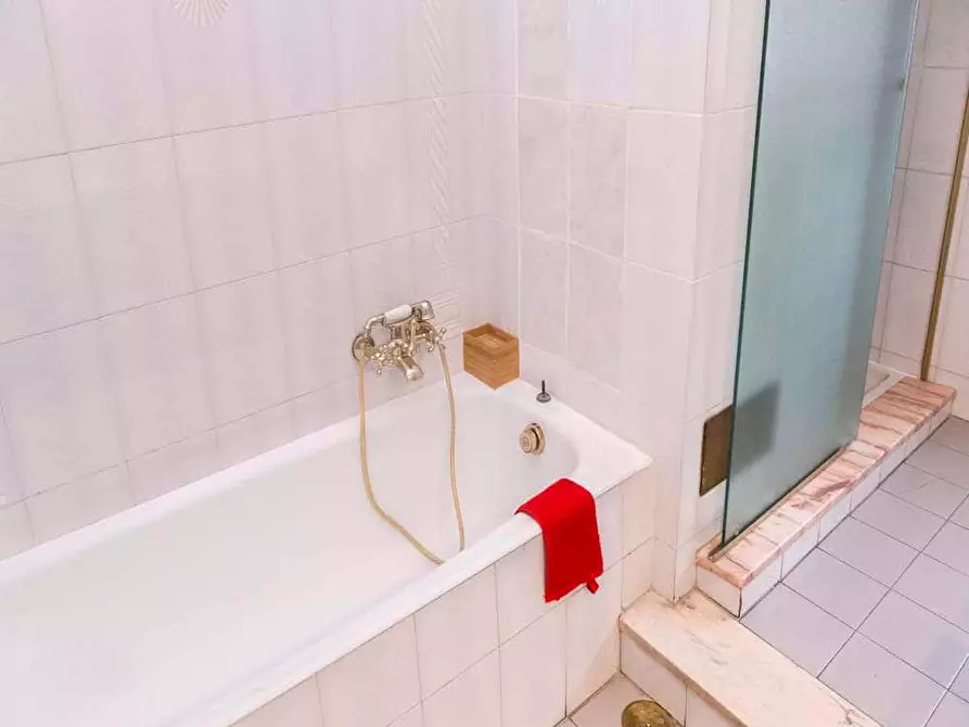 Immagine 10 di Camera in affitto  in Via Antonio Canova25 a Milano