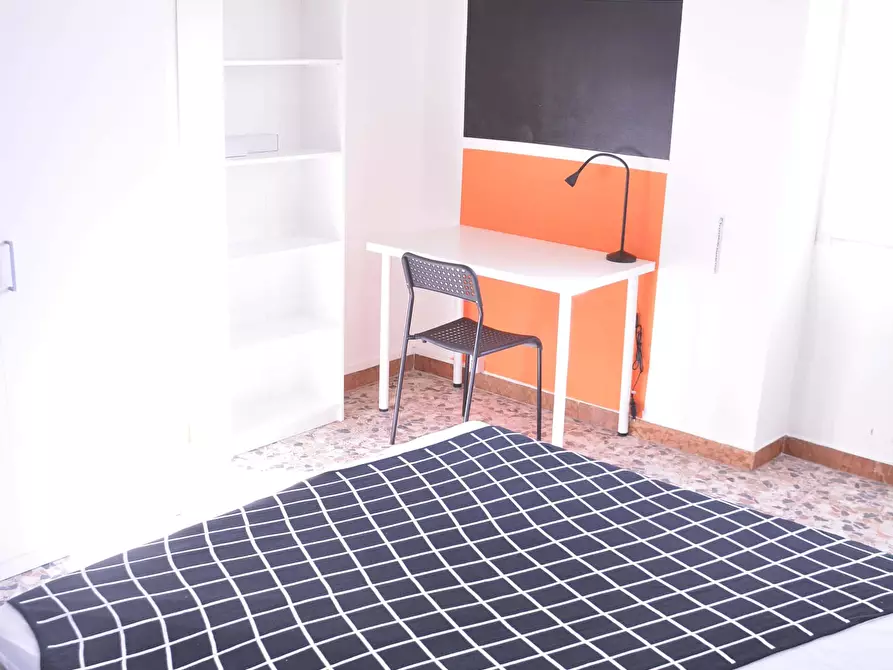 Immagine 3 di Camera in affitto  in Via dei Passeri3 a Cagliari