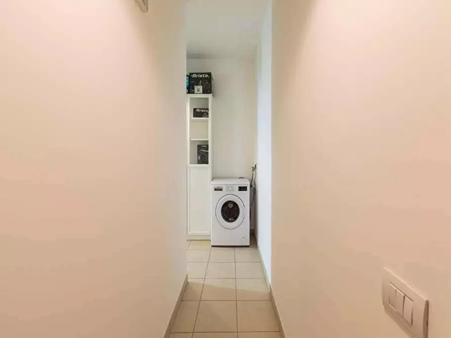 Immagine 25 di Camera in affitto  in Via Gardone5 a Milano