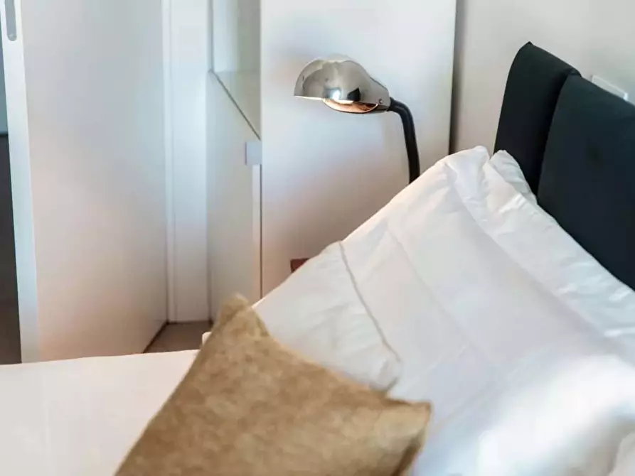 Immagine 40 di Appartamento in affitto  in Via Francesco Anzani a Como