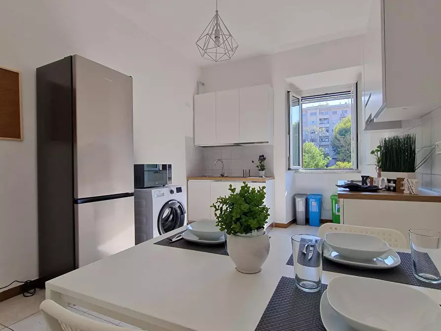 Immagine 13 di Camera in affitto  in Via Ostiense353 a Roma