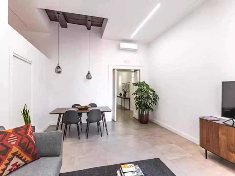 Immagine 6 di Appartamento in affitto  in Vico Lungo Teatro Nuovo67 a Napoli