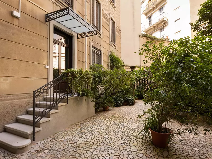 Immagine 38 di Appartamento in affitto  in Via Guido D'Arezzo8 a Milano